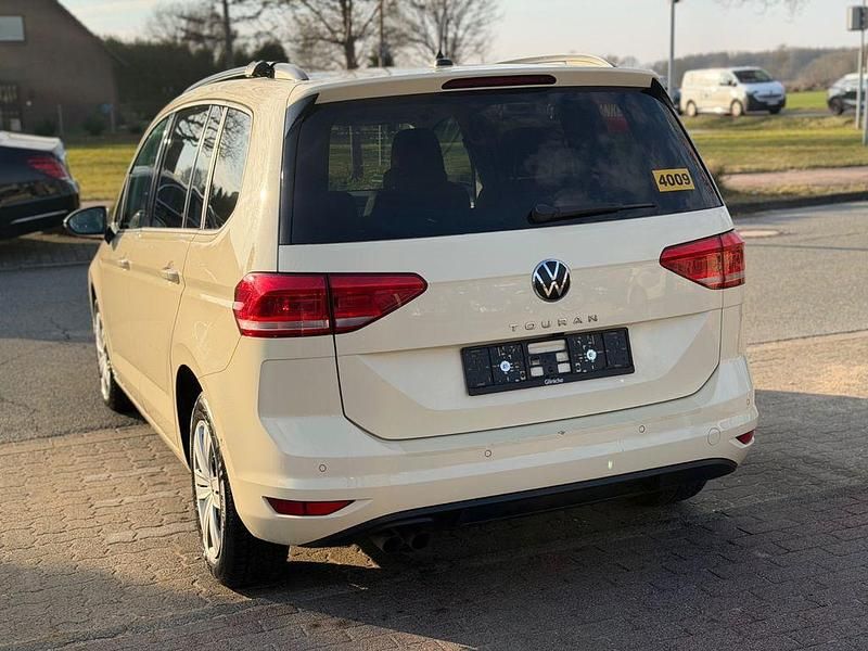 Gebraucht VW Touran 150 PS (110 kW) 2024 Beige Van / Kleinbus