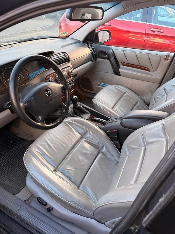 Gebraucht Opel Omega 211 PS (155 kW) 1996 Grün Limousine