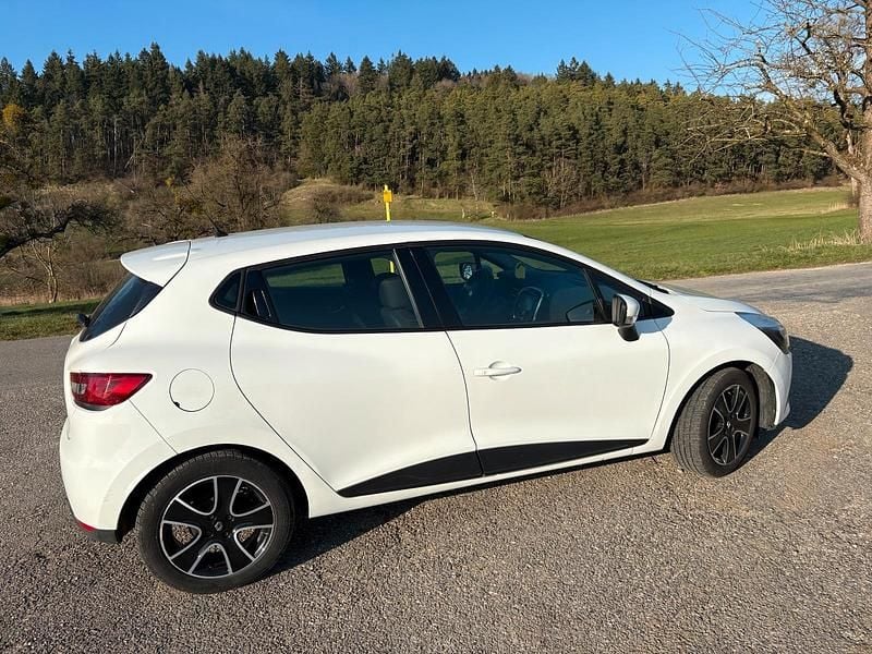 Gebraucht Renault Clio IV 72 PS (52 kW) 2015 Weiß Kleinwagen