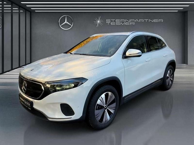 Weiß Gebraucht 2023 Mercedes EQA250 Progressive SUV | 26.950 € (Guter Preis) - Bild 1/3