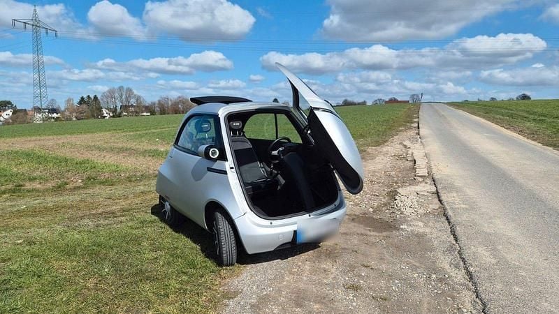 Usado Micro Microlino 13 kW (18 HP) 2024 Prateado Citadino