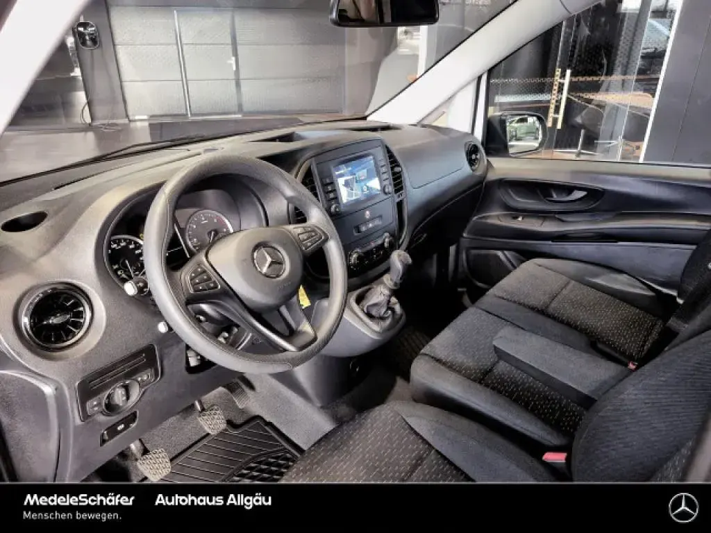 Gebraucht Mercedes Vito 163 PS (119 kW) 2023 Arktikweiß Van