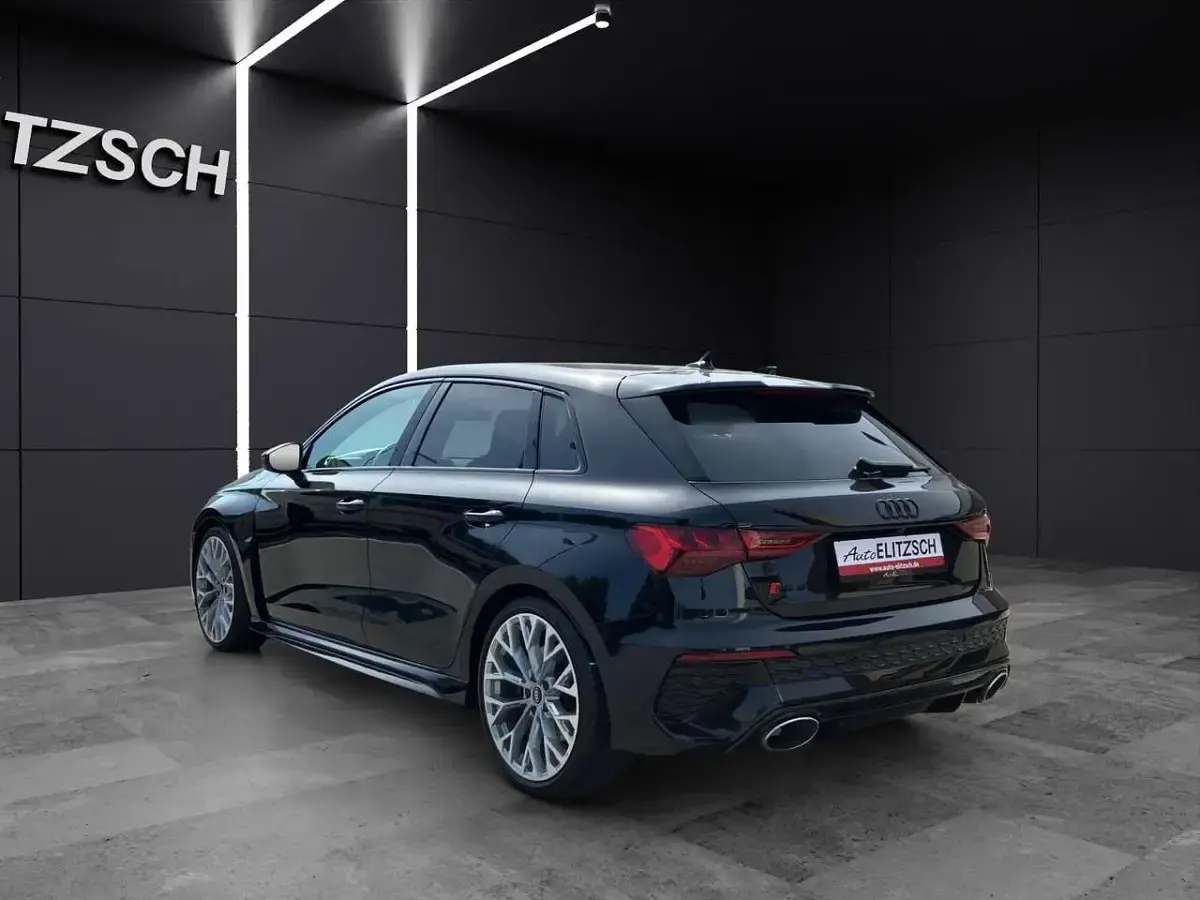 Gebraucht Audi RS3 Sport 400 PS (294 kW) 2023 Mythosschwarz metallic Limousine