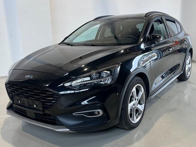 Schwarz Gebraucht 2020 Ford Focus Active Limousine | 17.199 € (Fairer Preis) - Bild 1/4