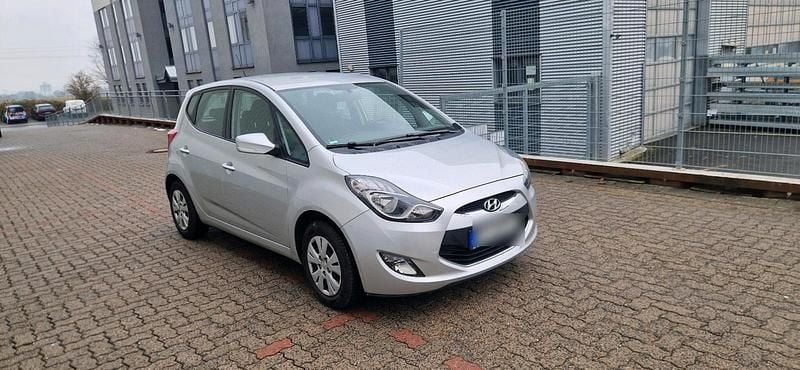 Gebraucht Hyundai ix20 90 PS (66 kW) 2013 Silber Kleinwagen