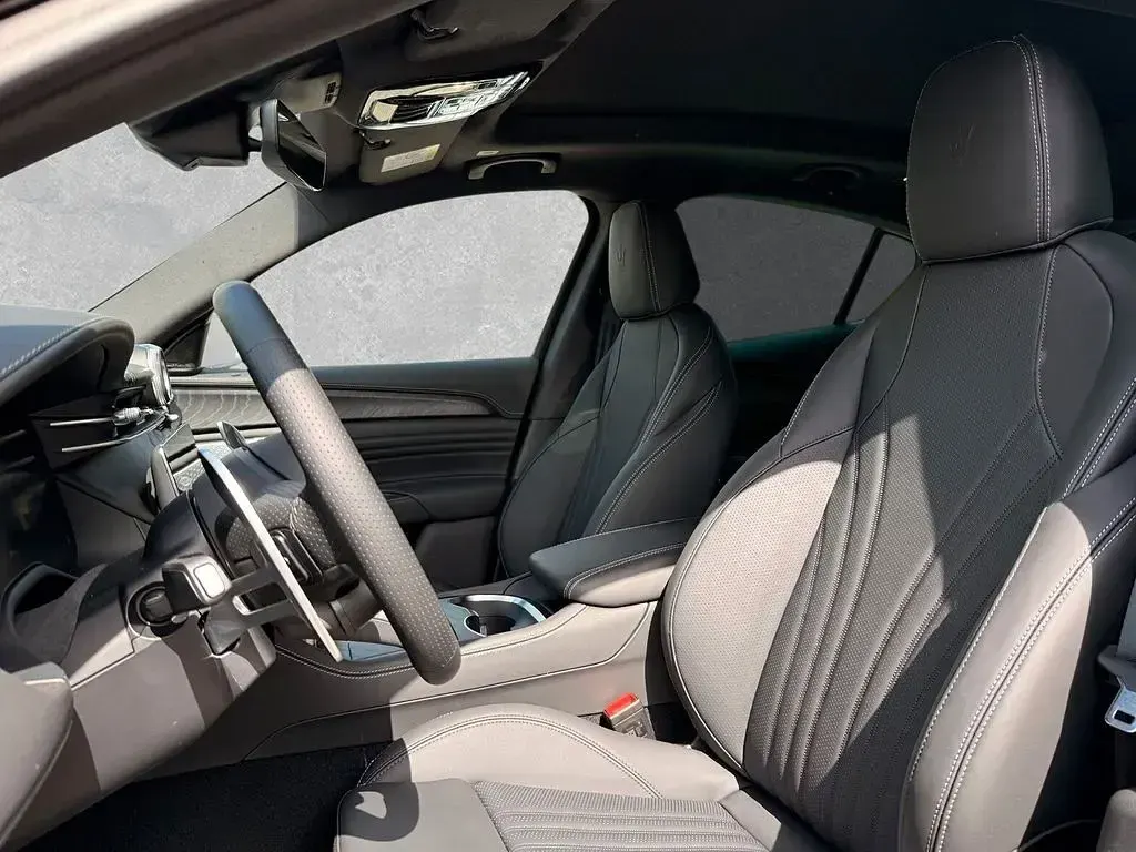 Neu Maserati Grecale 330 PS (242 kW) 2026 Nero tempesta SUV