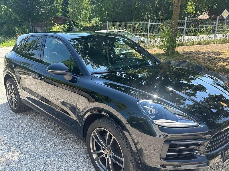 Schwarz Gebraucht 2023 Porsche Cayenne Platinum Edition SUV | 84.500 € (Superpreis) - Bild 1/4