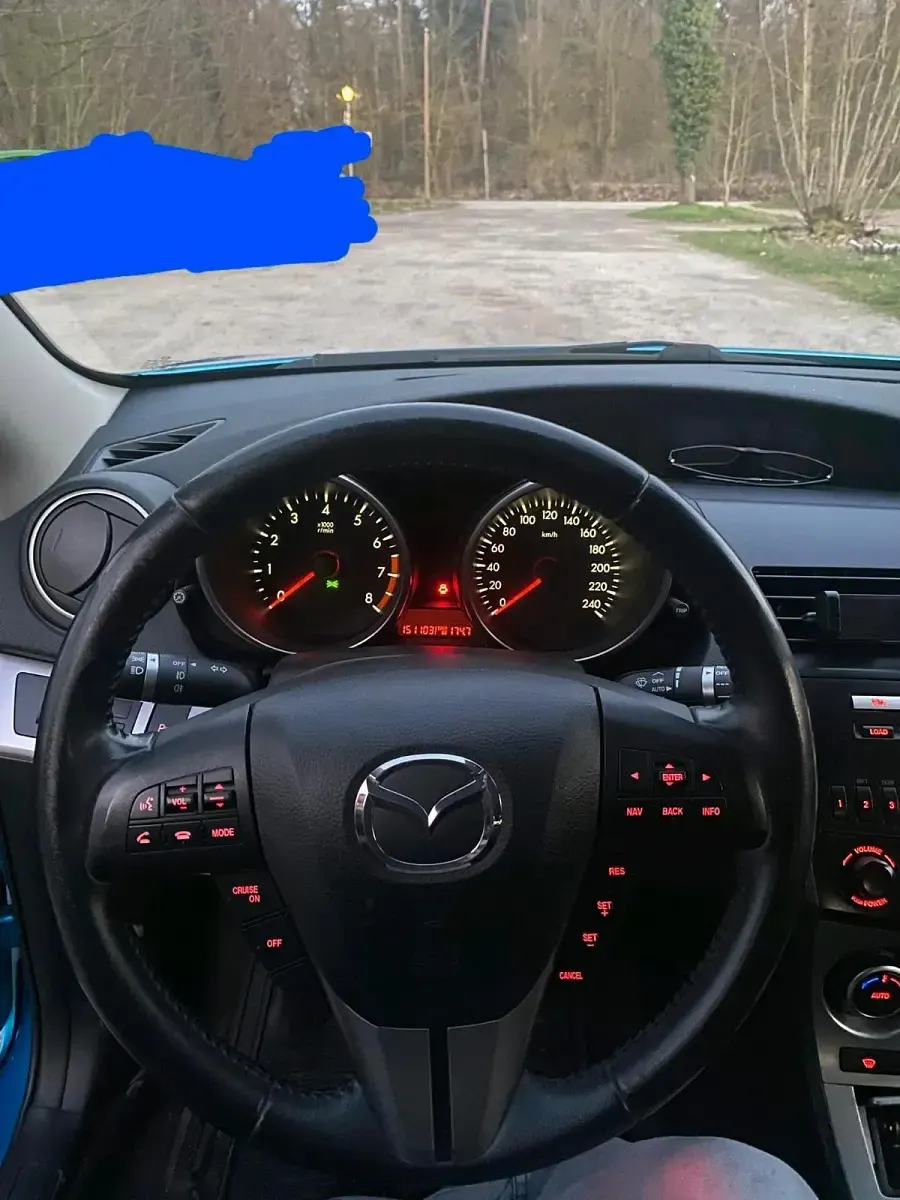 Usado Mazda 3 105 HP (77 kW) 2010 Azul Sedan