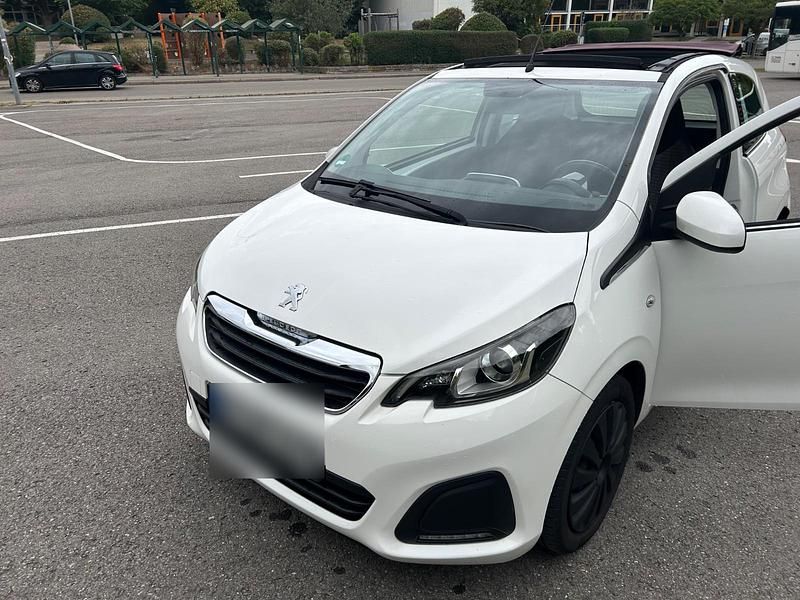 Weiß Gebraucht 2014 Peugeot 108 Kleinwagen | 5.400 € (Guter Preis) - Bild 1/4