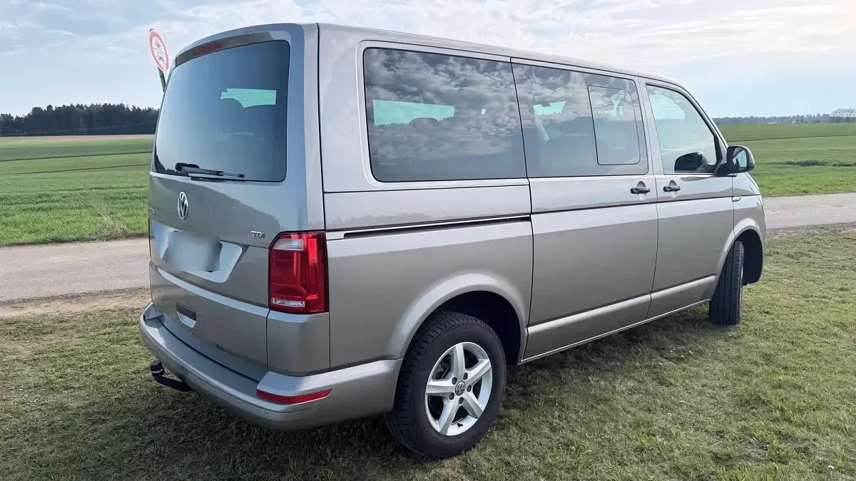 Gebraucht VW Multivan 150 PS (110 kW) 2017 Beige Van / Kleinbus