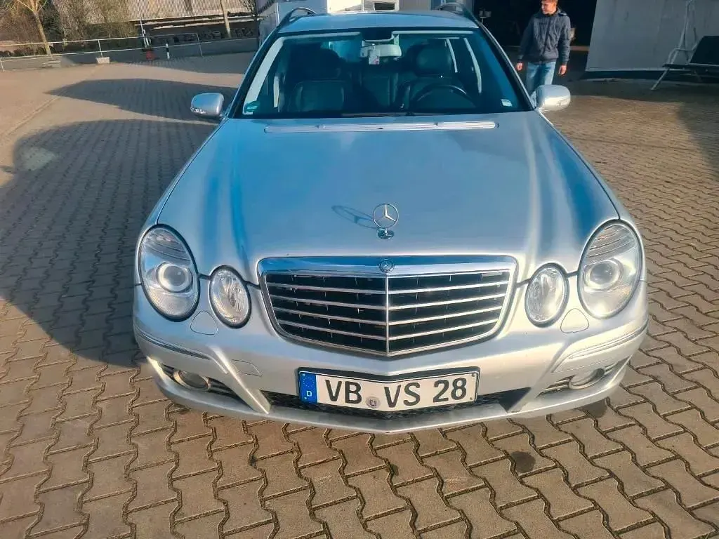 Używany Mercedes E280 Avantgarde 190 KM (139 kW) 2007 Srebrny Kombi