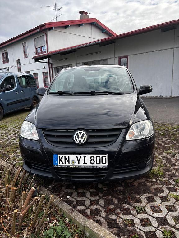 Gebraucht VW Fox 54 PS (39 kW) 2007 Schwarz Kleinwagen