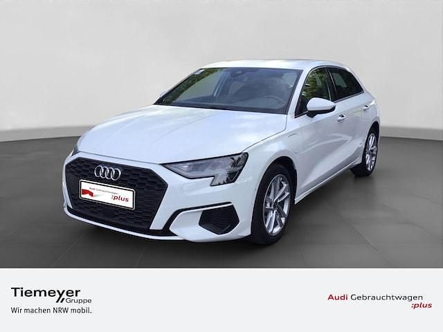 Ibisweiß Gebraucht 2022 Audi A3 Sportback e-tron Design Limousine | 22.880 € (Guter Preis) - Bild 1/4
