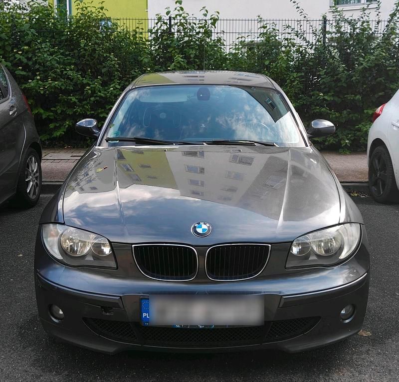 Grau Gebraucht 2005 BMW 120 Kleinwagen | 2.700 € (Guter Preis) - Bild 1/4