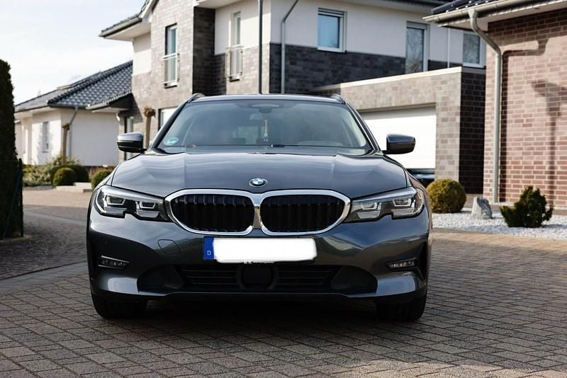 Gebraucht BMW 320e 190 PS (139 kW) 2020 Grau Kombi