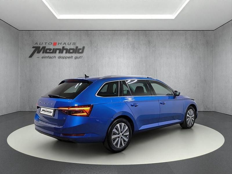 Gebraucht Skoda Superb Style 218 PS (160 kW) 2021 Raceblau metallic Kombi
