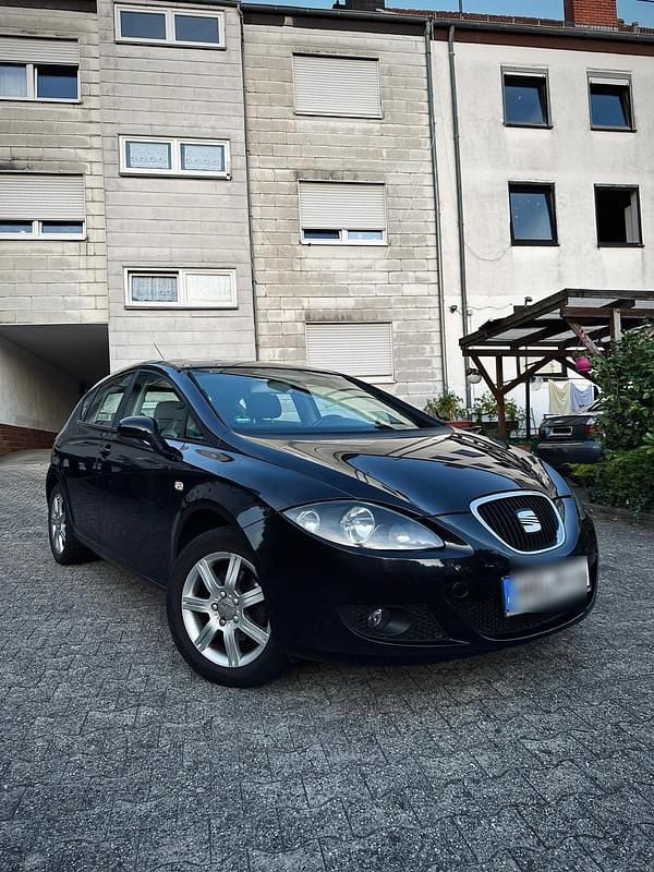 Schwarz Gebraucht 2005 Seat Leon Kleinwagen | 2.399 € (Etwas zu teuer) - Bild 1/4