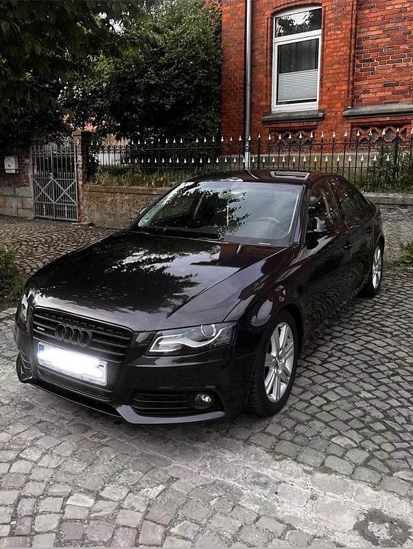 Grau Gebraucht 2010 Audi A4 Limousine | 5.700 € (Guter Preis) - Bild 1/4