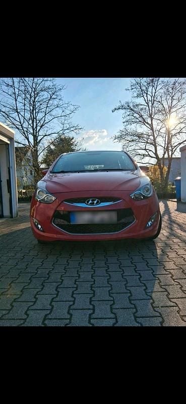 Gebraucht Hyundai ix20 90 PS (66 kW) 2012 Rot Kleinwagen