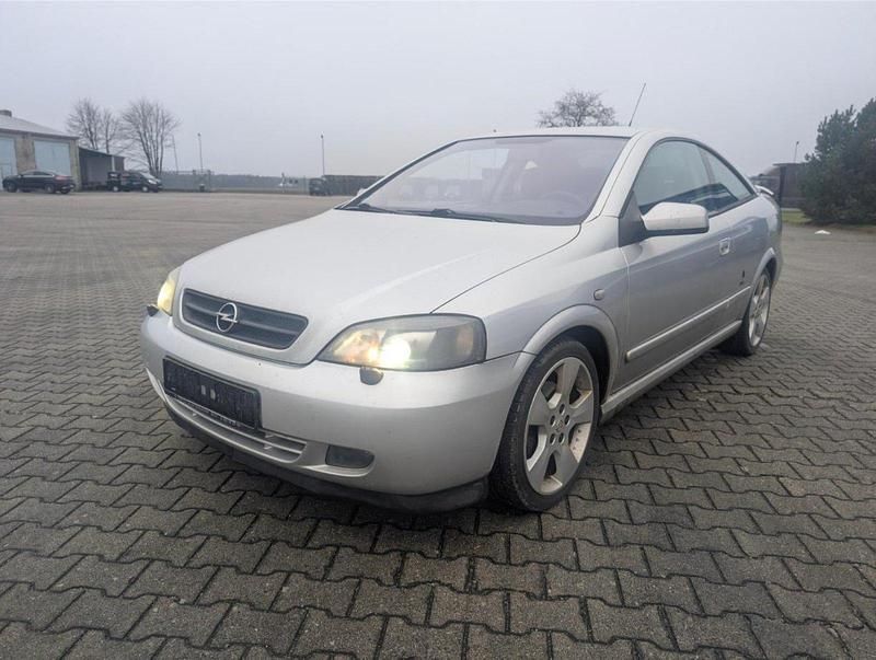 Gebraucht Opel Astra 146 PS (107 kW) 2003 Silber Coupé