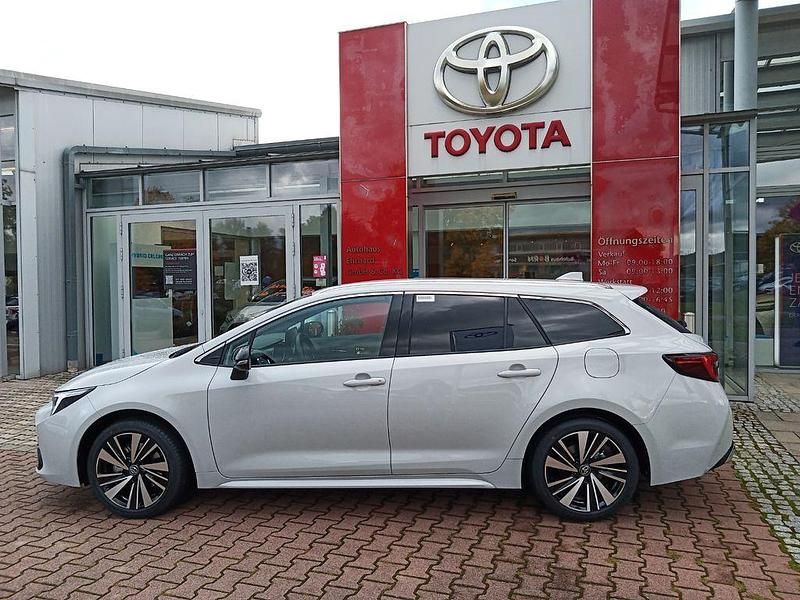 Neu Toyota Corolla 181 PS (133 kW) 2025 Grau Kombi