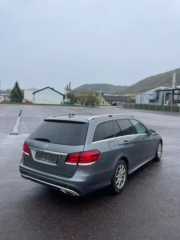 Używany Mercedes E250 204 KM (150 kW) 2015 Szary Kombi