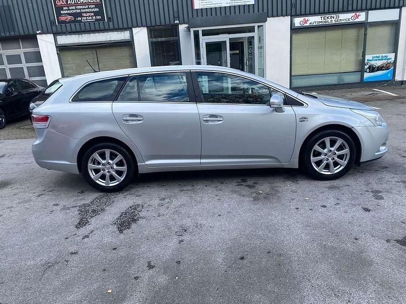 Gebraucht Toyota Avensis Sol 150 PS (110 kW) 2009 Silber Kombi
