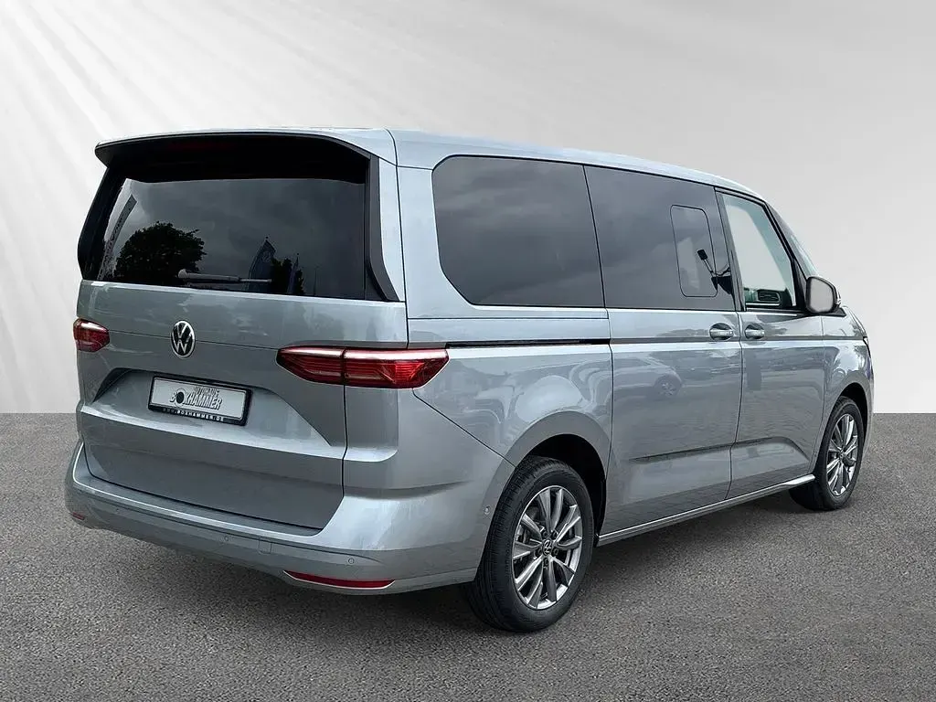 Gebraucht VW Multivan Life 150 PS (110 kW) 2024 Silber Van / Kleinbus