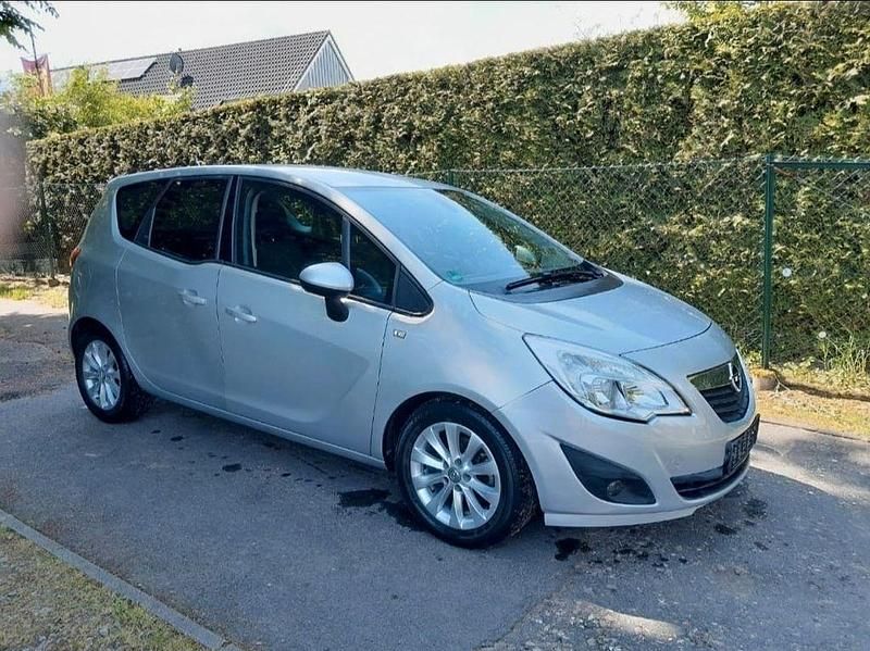 Silber Gebraucht 2013 Opel Meriva Active Van / Kleinbus | 9.200 € (Etwas zu teuer) - Bild 1/4