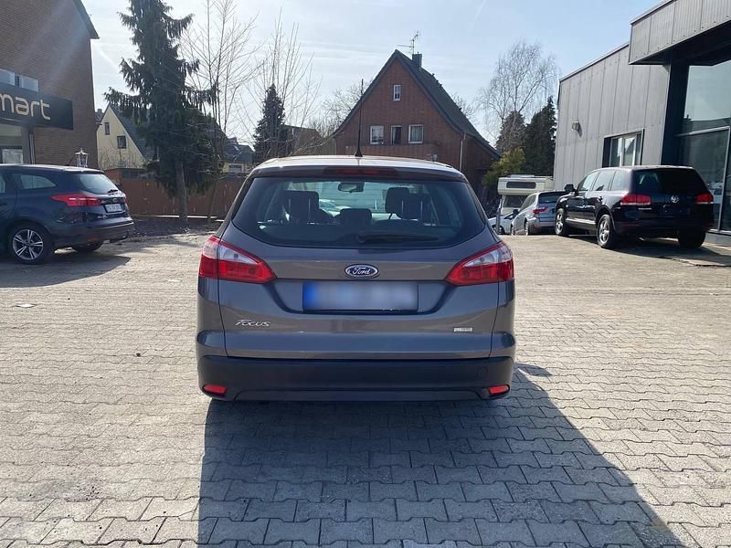Gebraucht Ford Focus 101 PS (74 kW) 2013 Grau Kombi
