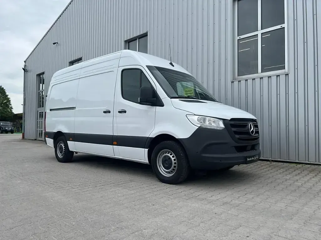 Gebraucht Mercedes Sprinter 170 PS (125 kW) 2025 Arktikweiß Van
