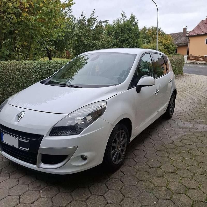 Weiß Gebraucht 2010 Renault Scénic III Van / Kleinbus | 2.350 € (Guter Preis) - Bild 1/4
