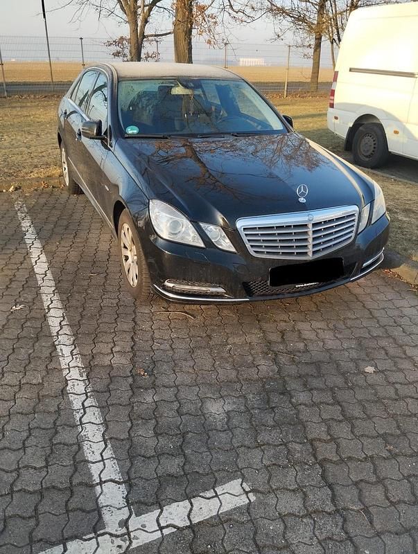 Gebraucht Mercedes E250 204 PS (150 kW) 2010 Schwarz Limousine