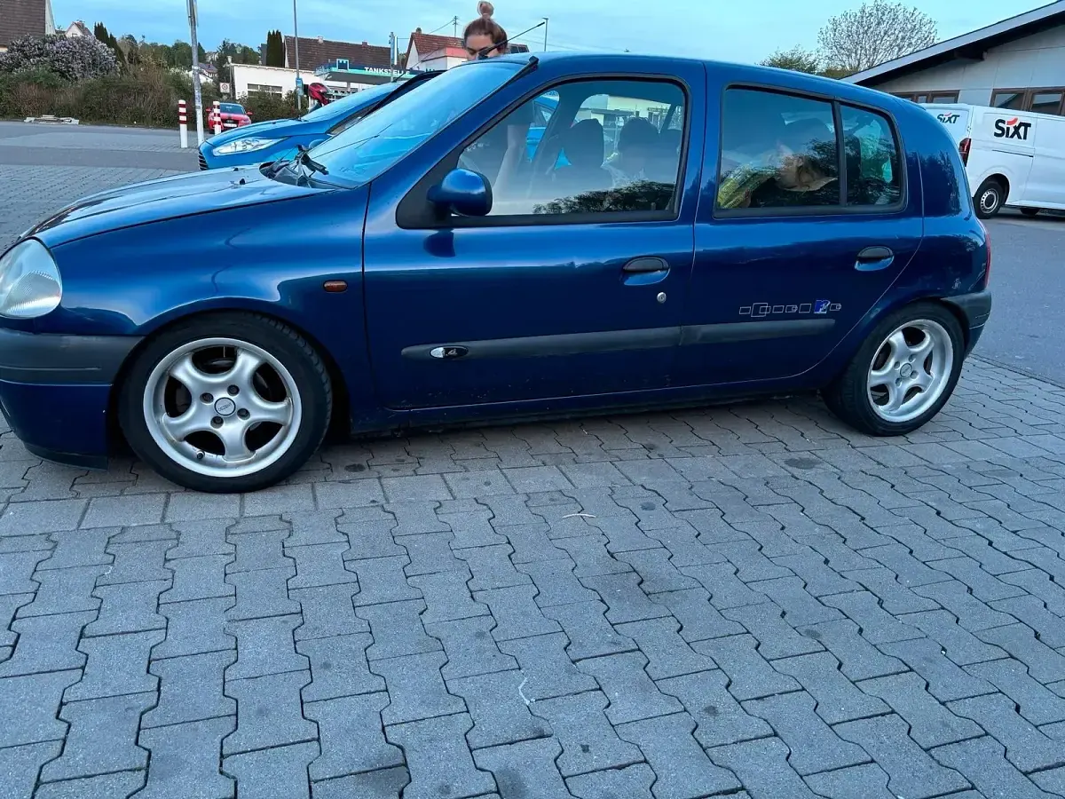 Gebraucht Renault Clio II 75 PS (55 kW) 2002 Blau Kleinwagen