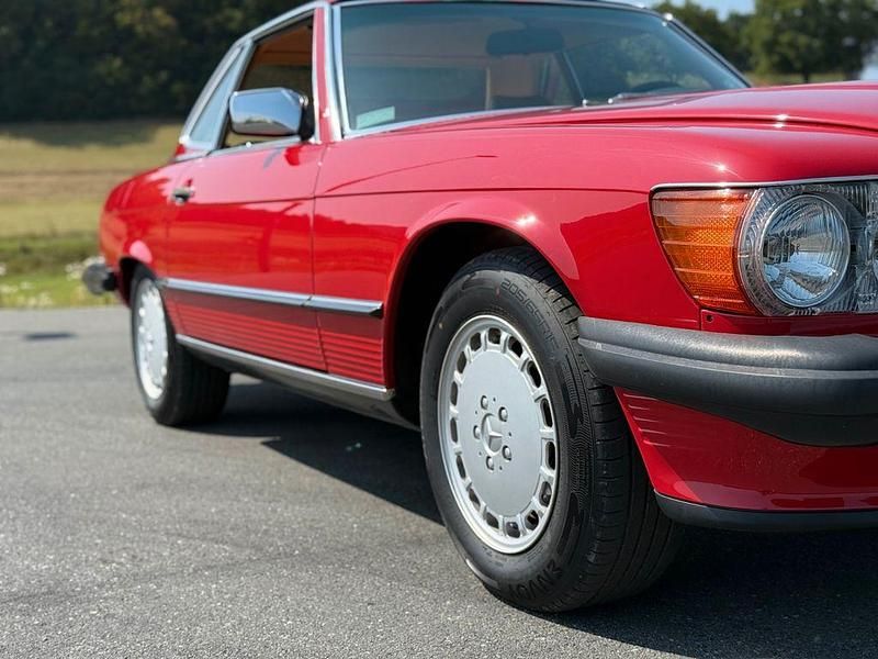 Rot Gebraucht 1988 Mercedes 560 Cabrio | 42.500 € - Bild 1/4