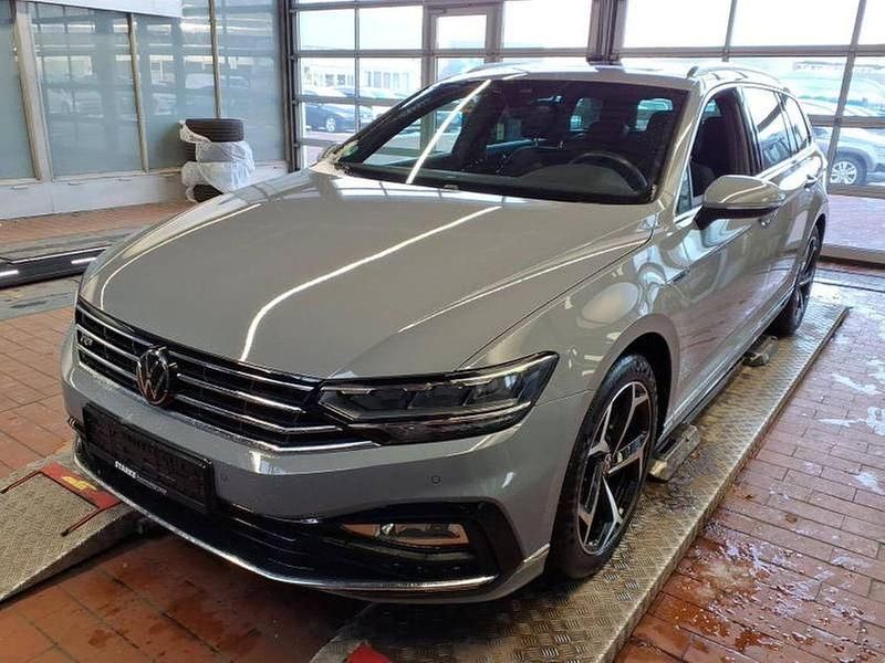 Gebraucht VW Passat R-line 200 PS (147 kW) 2024 Grau Kombi