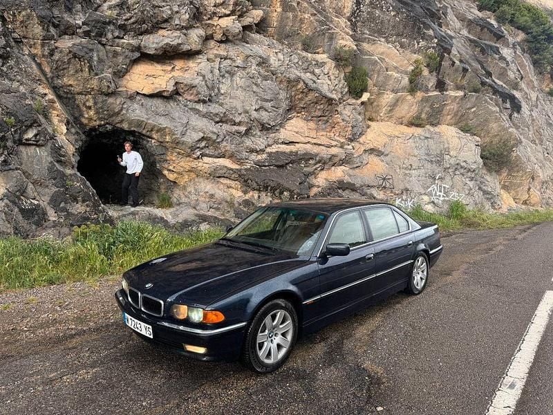 Blau Gebraucht 2000 BMW 740L Limousine | 22.900 € - Bild 1/4