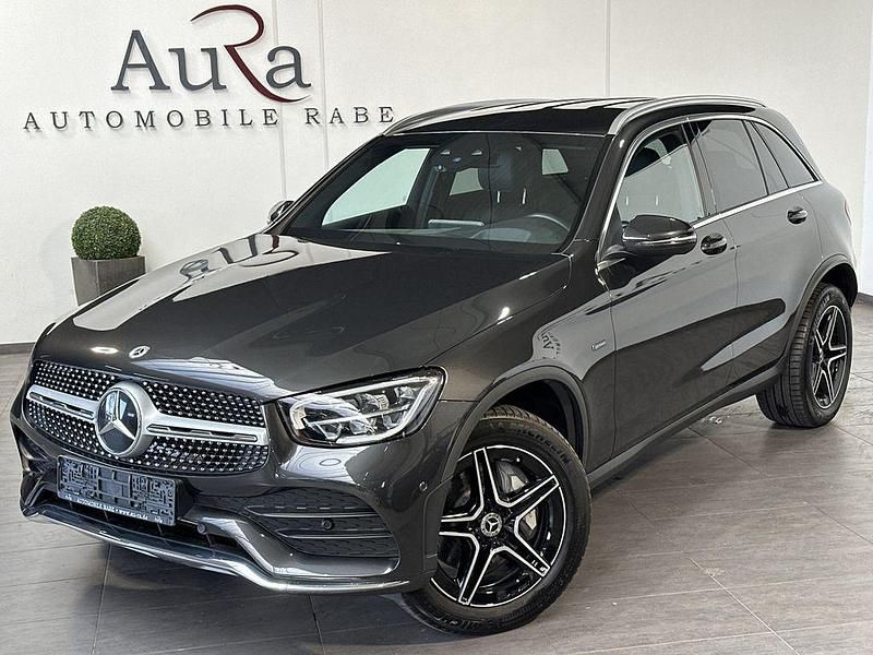 Grau Gebraucht 2021 Mercedes GLC300e AMG line SUV | 40.749 € (Fairer Preis) - Bild 1/4