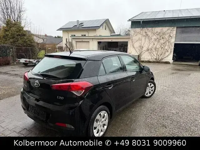 Gebraucht Hyundai i20 GO! 75 PS (55 kW) 2017 Schwarz Limousine