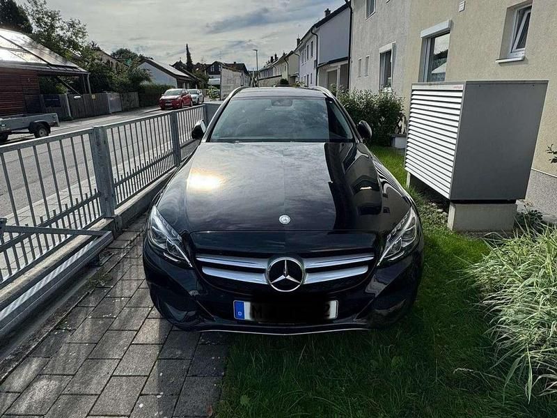 Schwarz Gebraucht 2016 Mercedes C250 Avantgarde Kombi | 16.400 € (Fairer Preis) - Bild 1/4