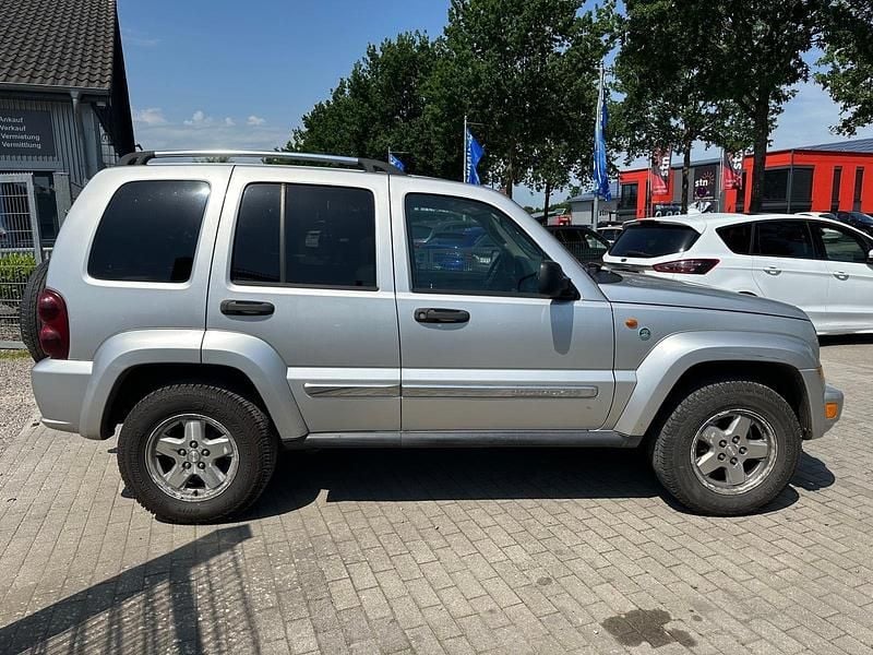 Gebraucht Jeep Cherokee Limited 163 PS (119 kW) 2005 Silber SUV