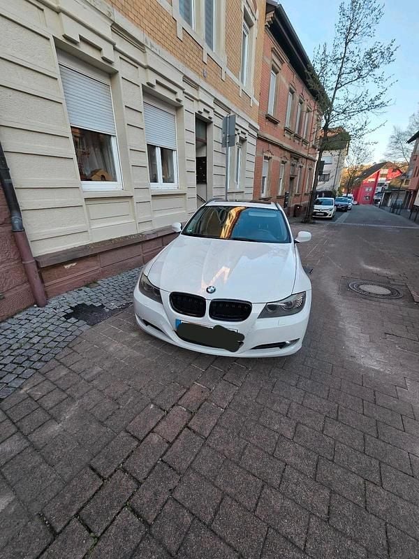 Gebraucht BMW 320 184 PS (135 kW) 2010 Weiß Kombi