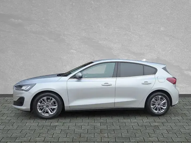 Usado Ford Focus Titanium 125 CV (91 kW) 2024 Plateado Berlina