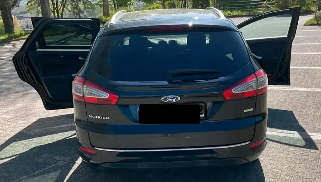 Usado Ford Mondeo 160 CV (117 kW) 2014 Negro Familiar