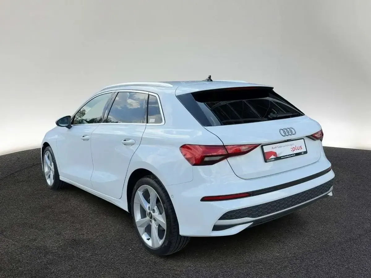 Second-hand Audi A3 Advanced 116 CP (85 kW) 2025 Alb Berlinǎ