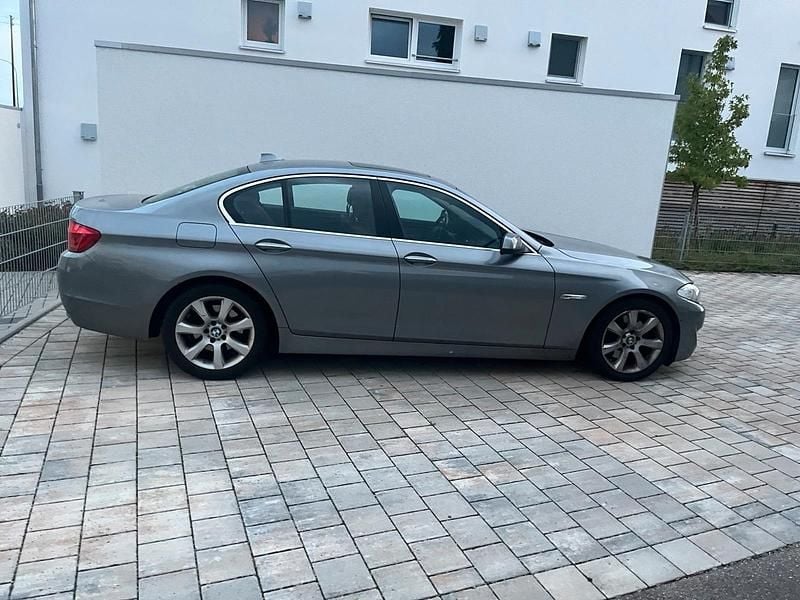 Gebraucht BMW 528 252 PS (185 kW) 2010 Grau Limousine