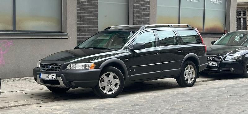 Grün Gebraucht 2004 Volvo XC70 SUV | 1.999 € (Fairer Preis) - Bild 1/4