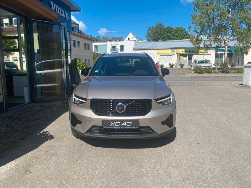 Bright dusk metallic Gebraucht 2023 Volvo XC40 Plus SUV | 36.500 € (Fairer Preis) - Bild 1/4