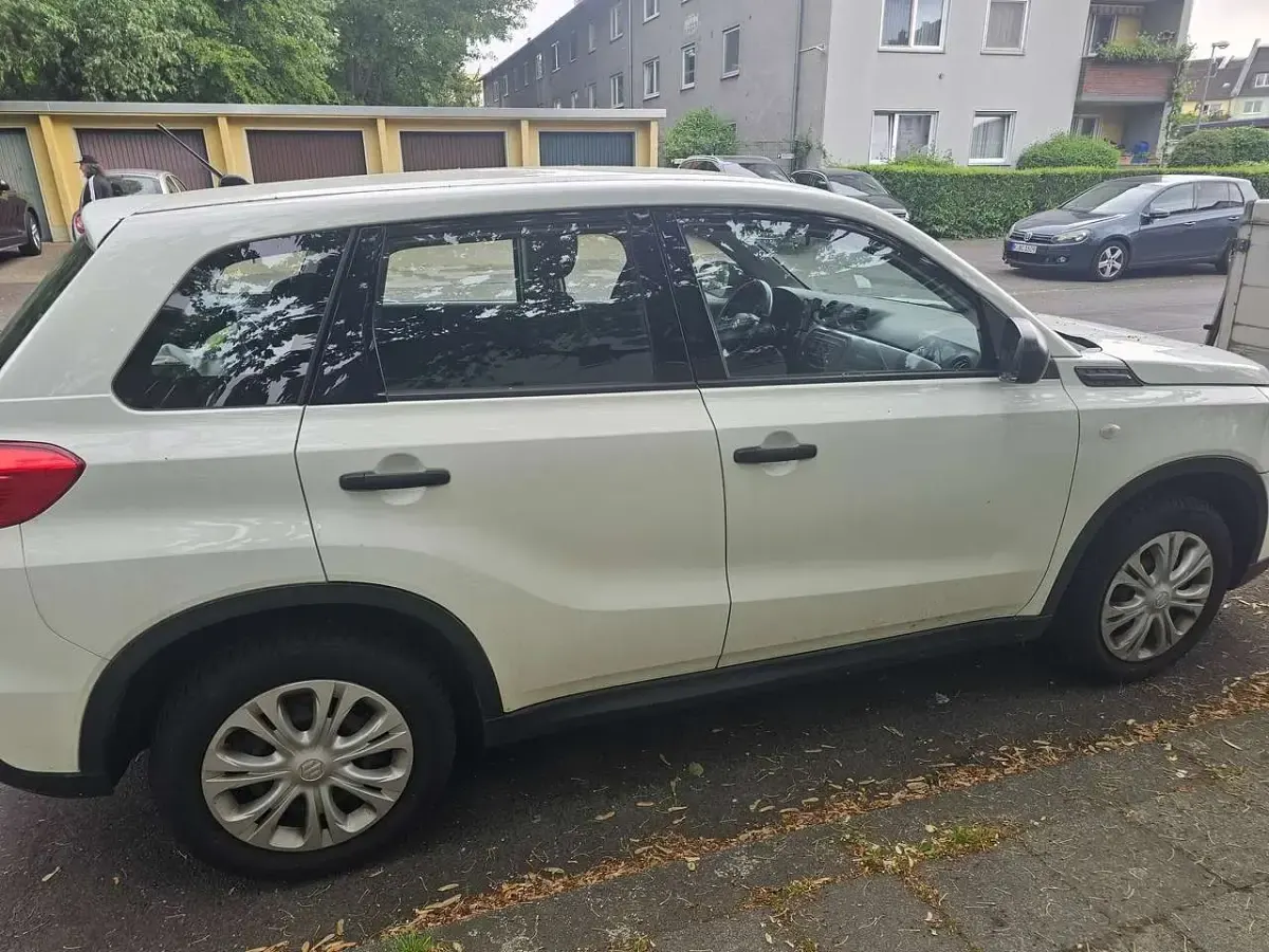 Second-hand Suzuki Vitara 120 CP (88 kW) 2017 Alb SUV