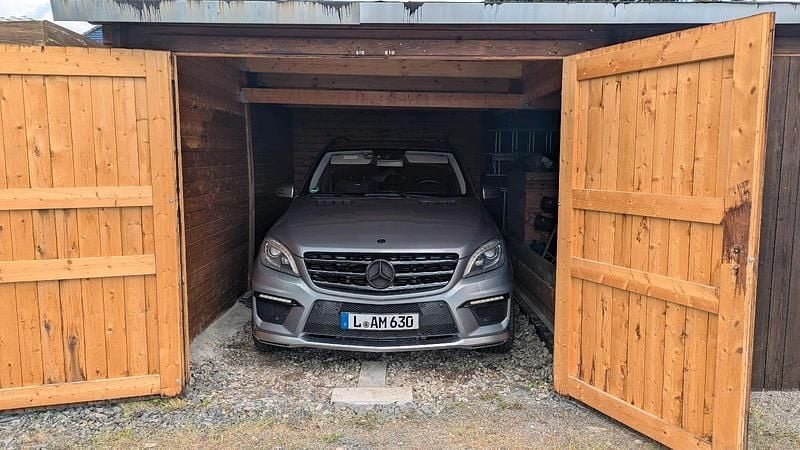 Grau Gebraucht 2013 Mercedes ML63 AMG AMG SUV | 33.100 € - Bild 1/4